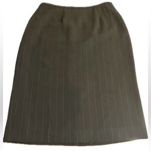 Woman’s Le Suit pinstripe pencil skirt size 8 black